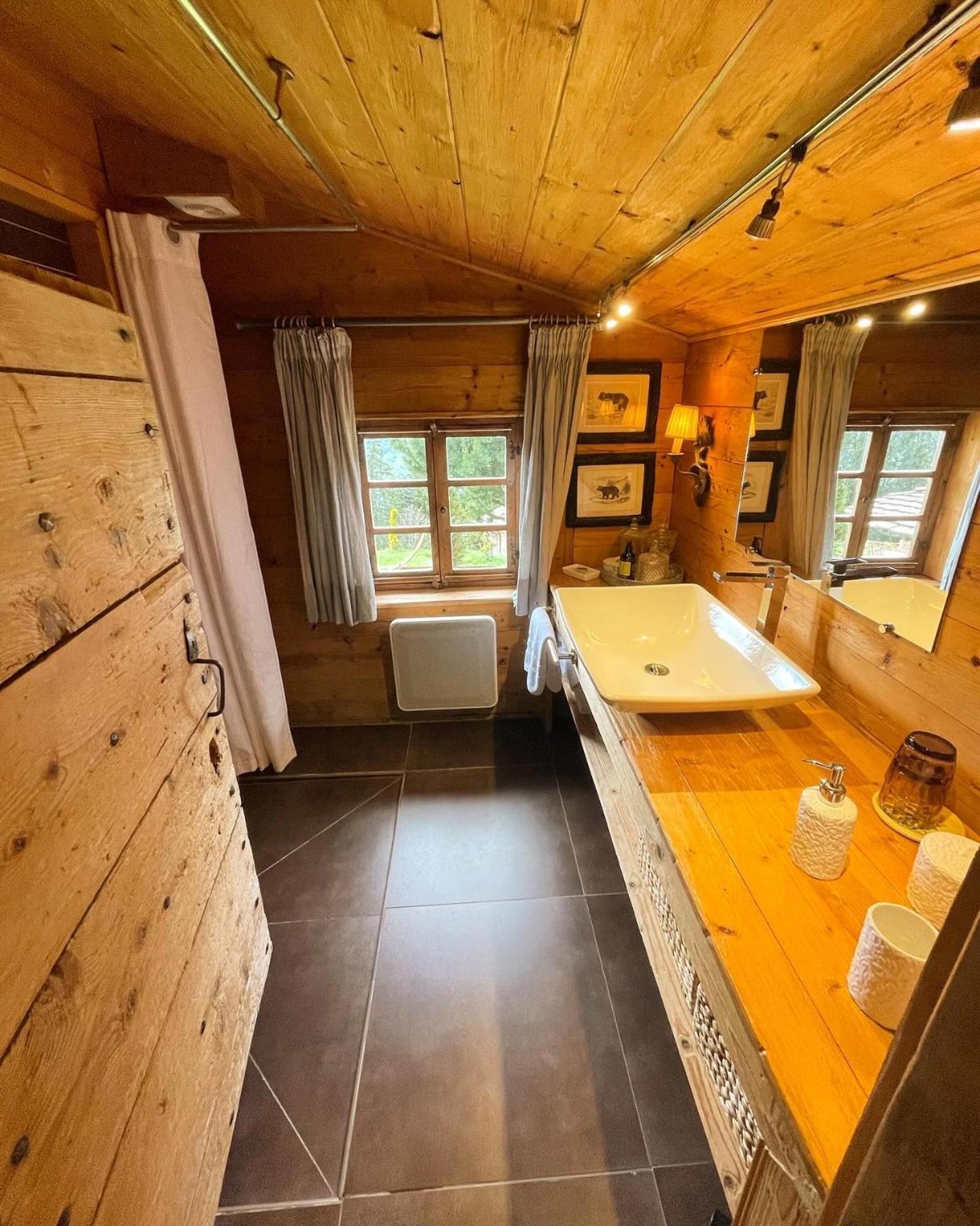 La Ferme Des Vonezins Hotel Thones Luaran gambar
